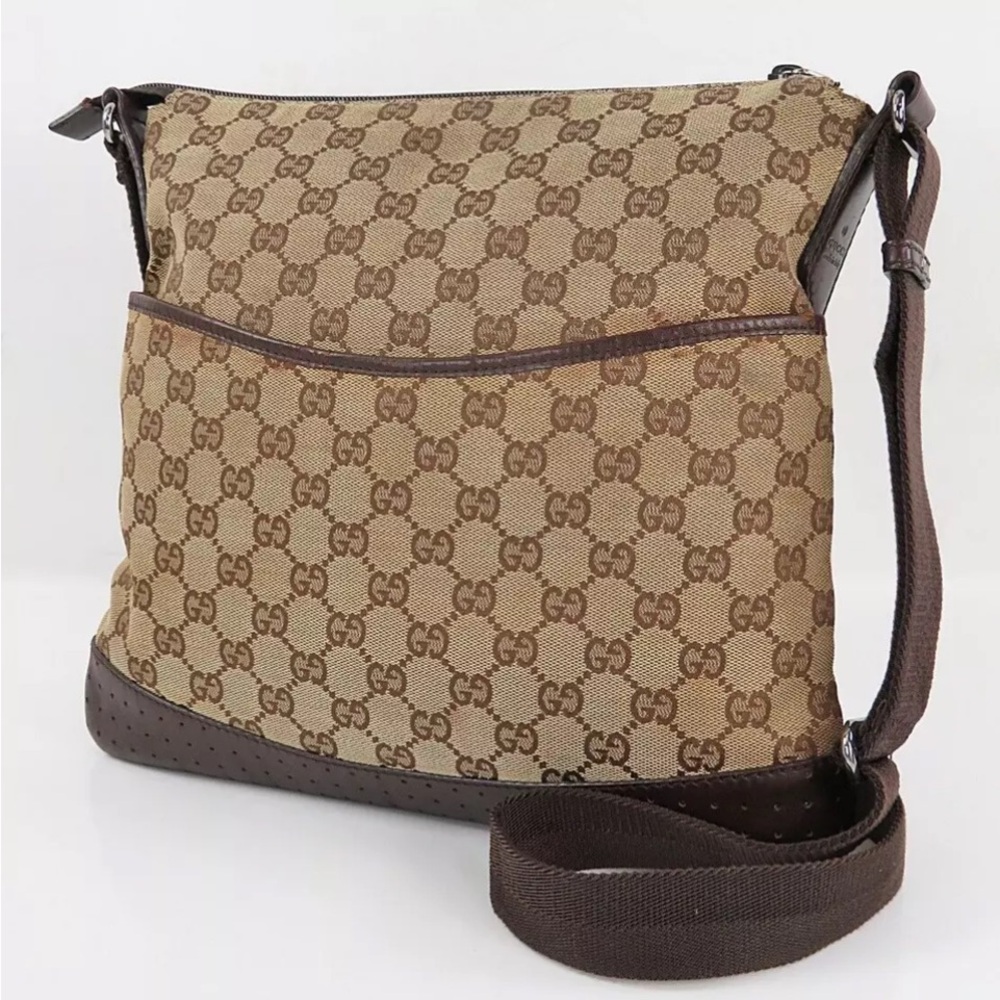 Gucci crossbody .